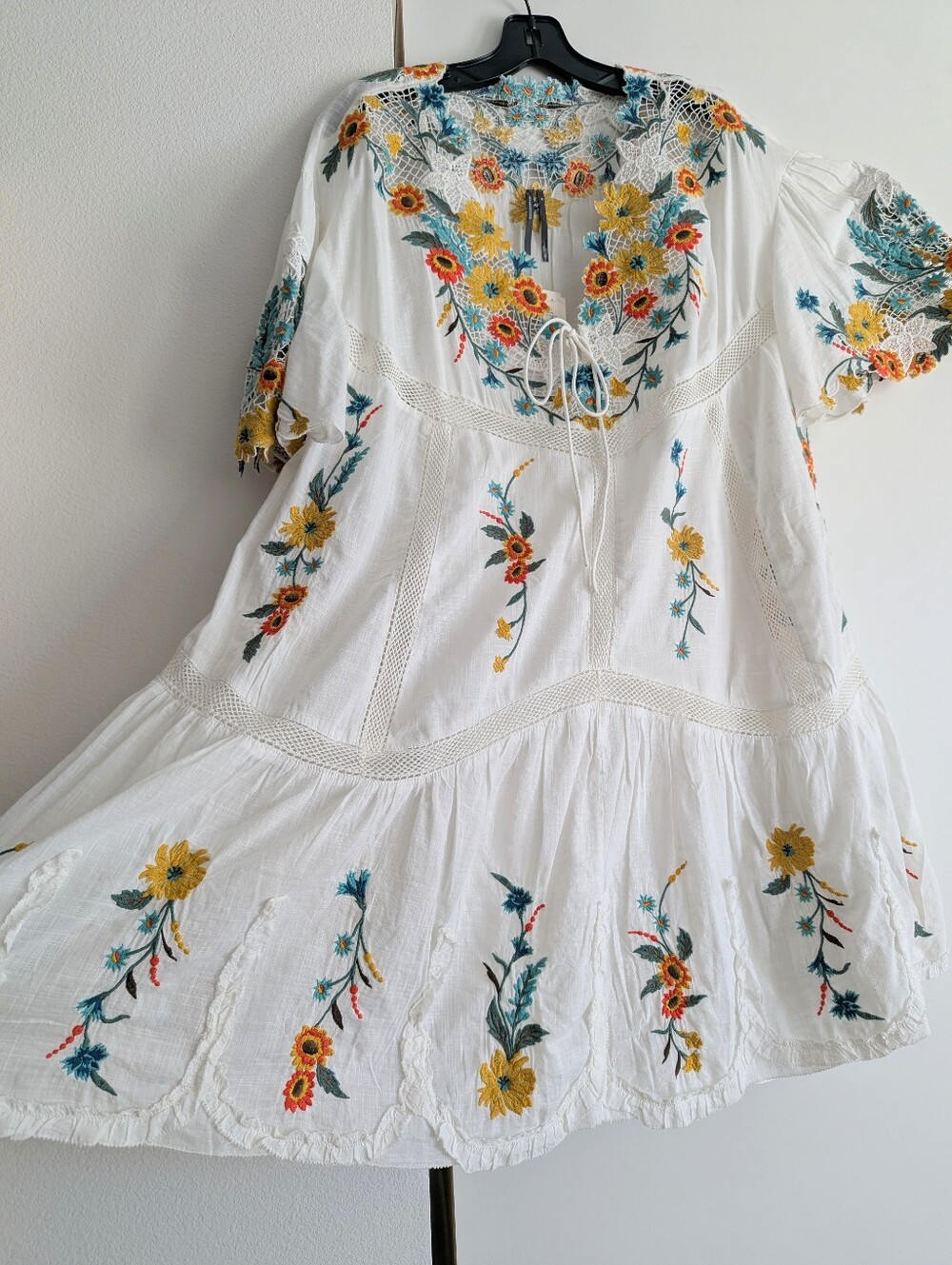 NWT Med Dress Embroidered Boho